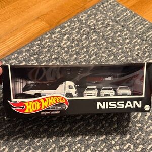 Premium Nissan Toy Set - White